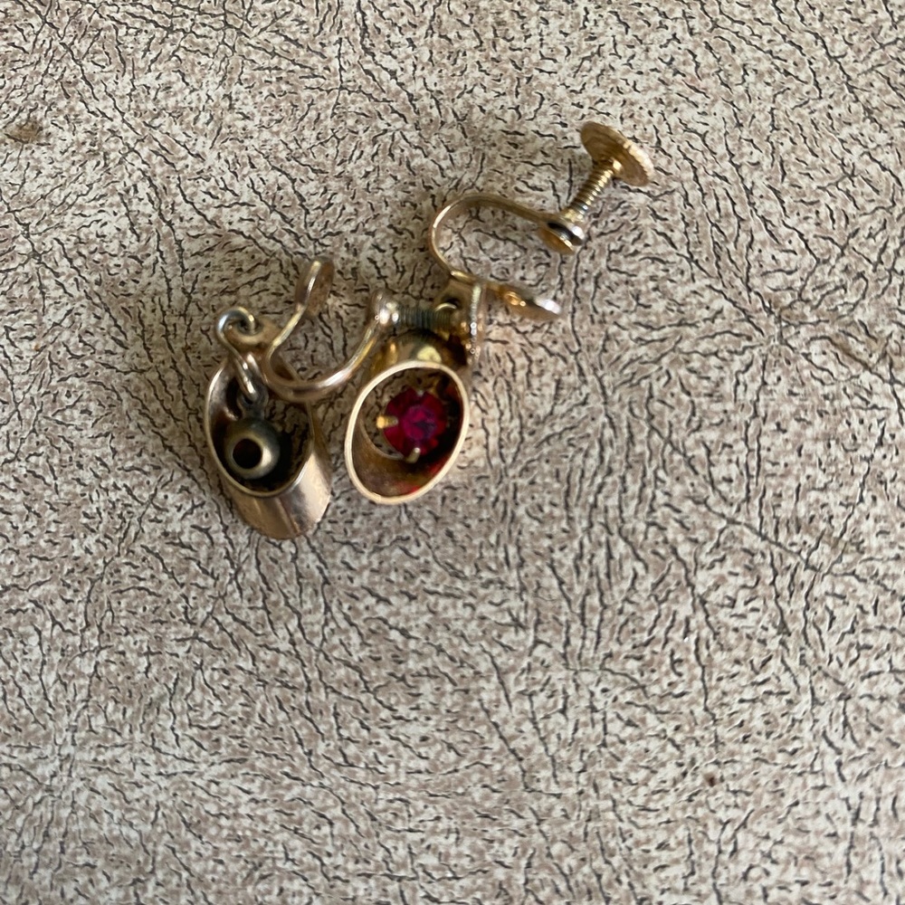 Vintage fashion earrings screw on 1950s to 1970s gold look Ruby look stone